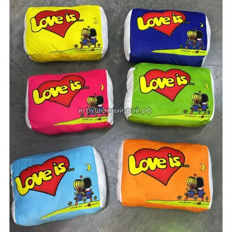Мягкая подушка Love is (30 x 20 см)