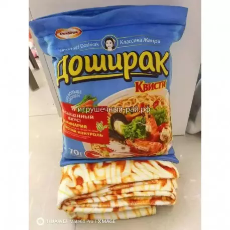 Мягкая подушка Доширак (33 X 40 см) с пледом лапша (110 X 180 см)